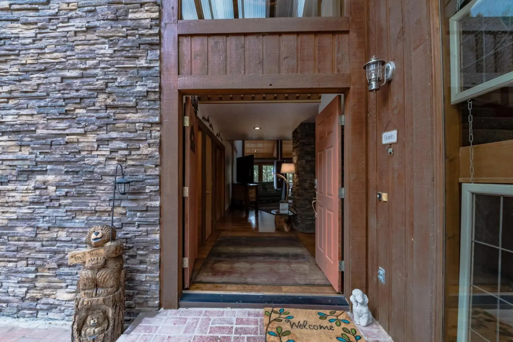 High Loop, 5 Bedrooms, Wood Fireplace, Hot Tub, Grill, Pool Table, Sleep 12