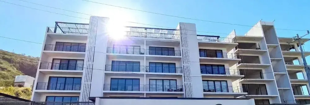 Condo Lt By Trvl2Hm