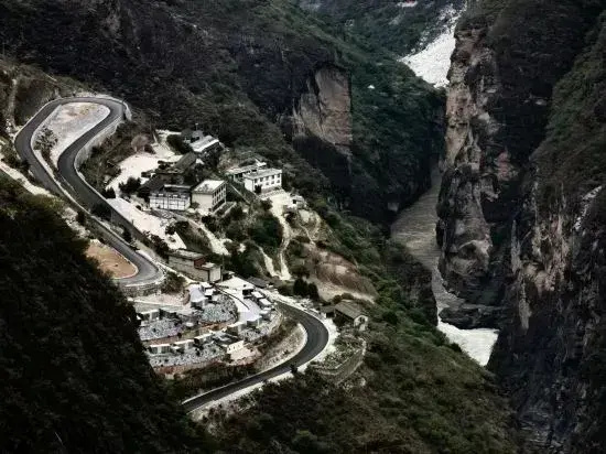 Tiger Leaping Gorge Camp Shangri-La