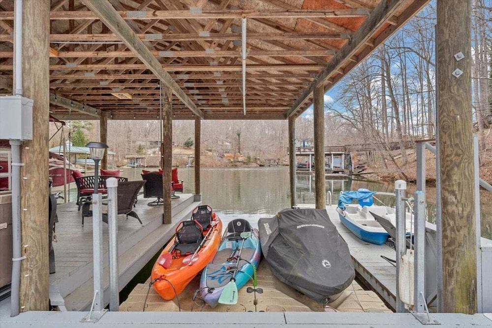 Liberty Pines - Lakefront Log Home, Swim Spa & Game Room