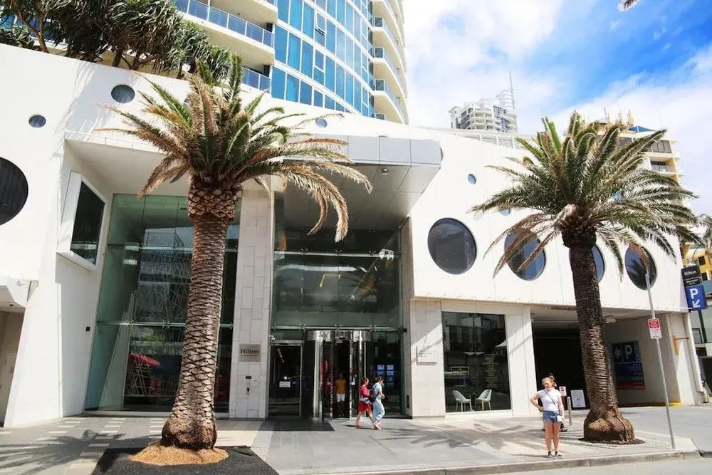Pelicanstay Surfer Paradise Condo Hotel