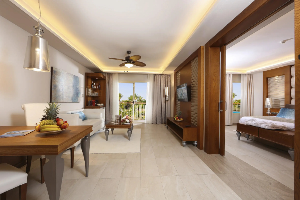 1 Bedroom Club Family Suite with Outdoor Jacuzzi