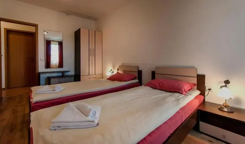 2 Bedrooms Apartment