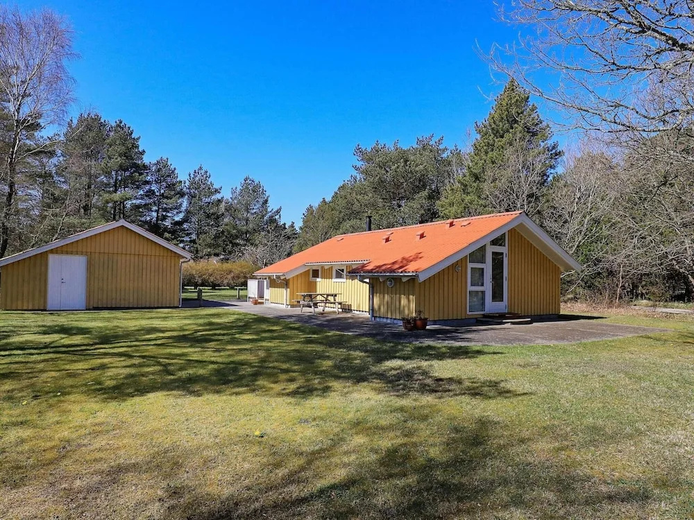 6 Person Holiday Home in Albaek