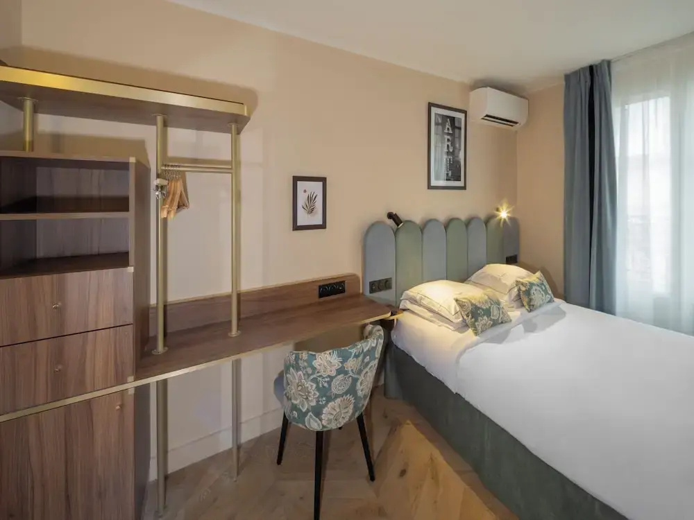Superior Double room with balcony (full double bed)