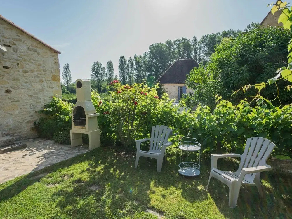 Peaceful Holiday Home Saint-Martin-le-Redon with Pool