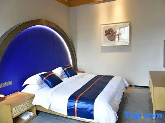 Standard room with courtyard view
