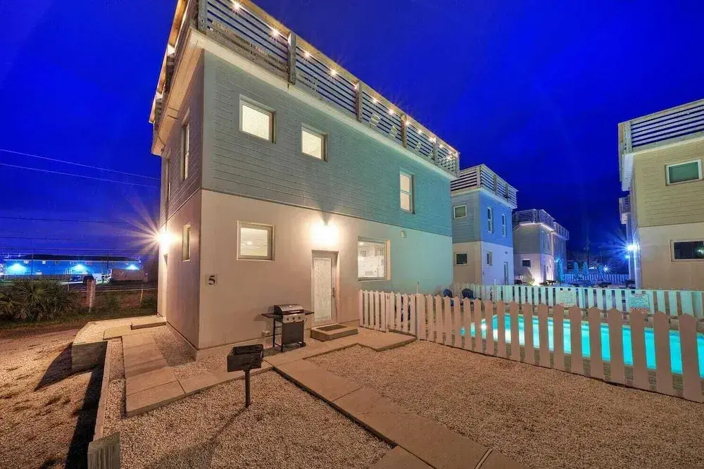 Rooftop Patio w/ View, Pool, Near the Beach Lost Shaker of Salt by Avantstay