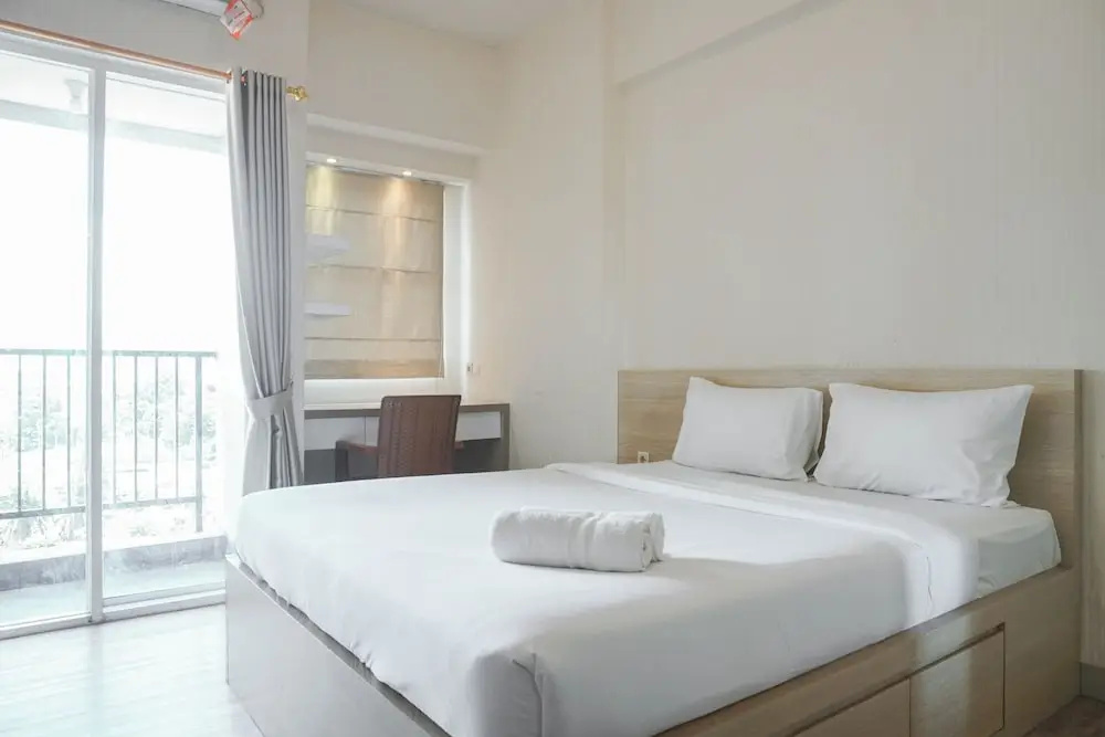 Comfort And Minimalist Studio At Parkland Avenue Apartment