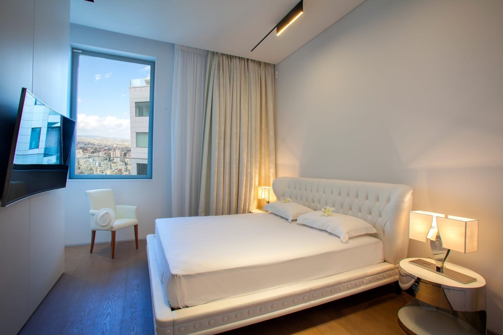 3 Bedrooms Apartment