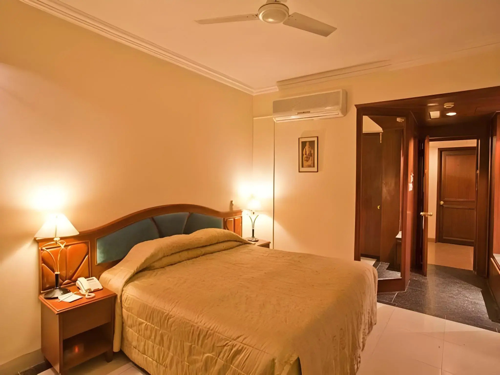 Hotel Om Tower — 4