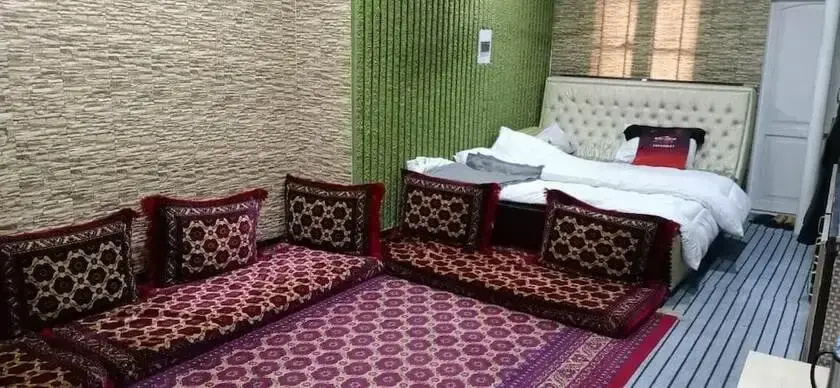 Shahi Palace Guest House