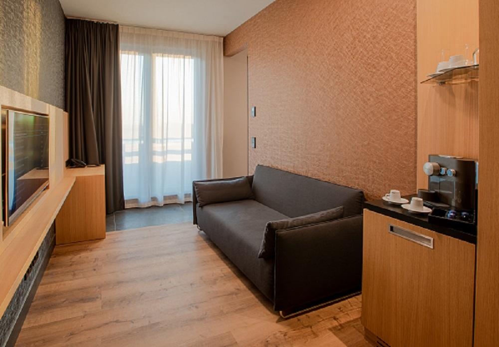 Superior Double Suite (full double bed) (bed type is subject to availability)