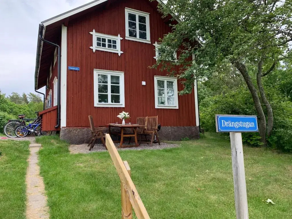 4 Bedrooms Cottage