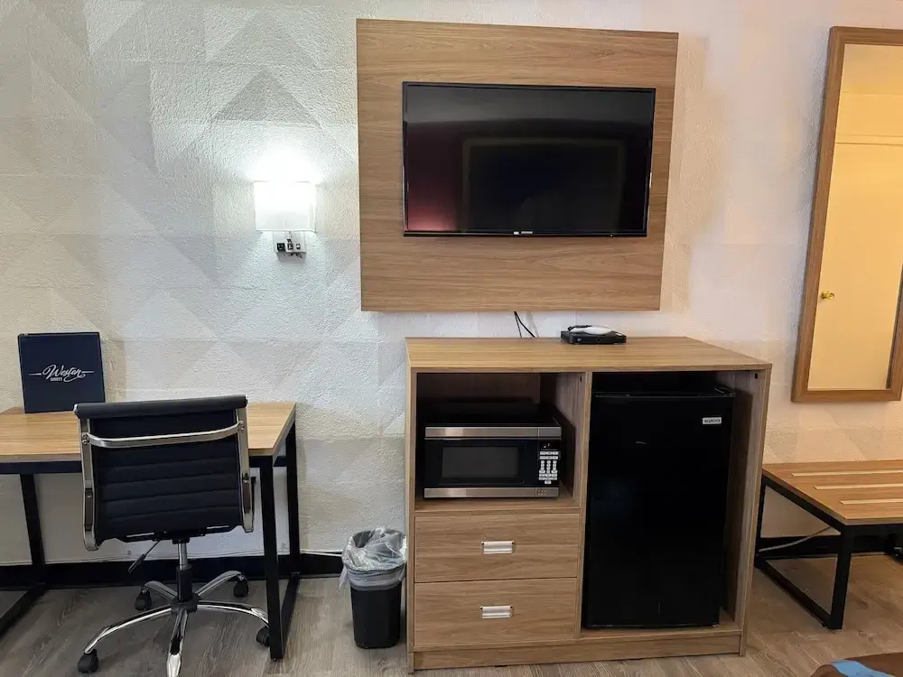 Deluxe Double room (full double bed)
