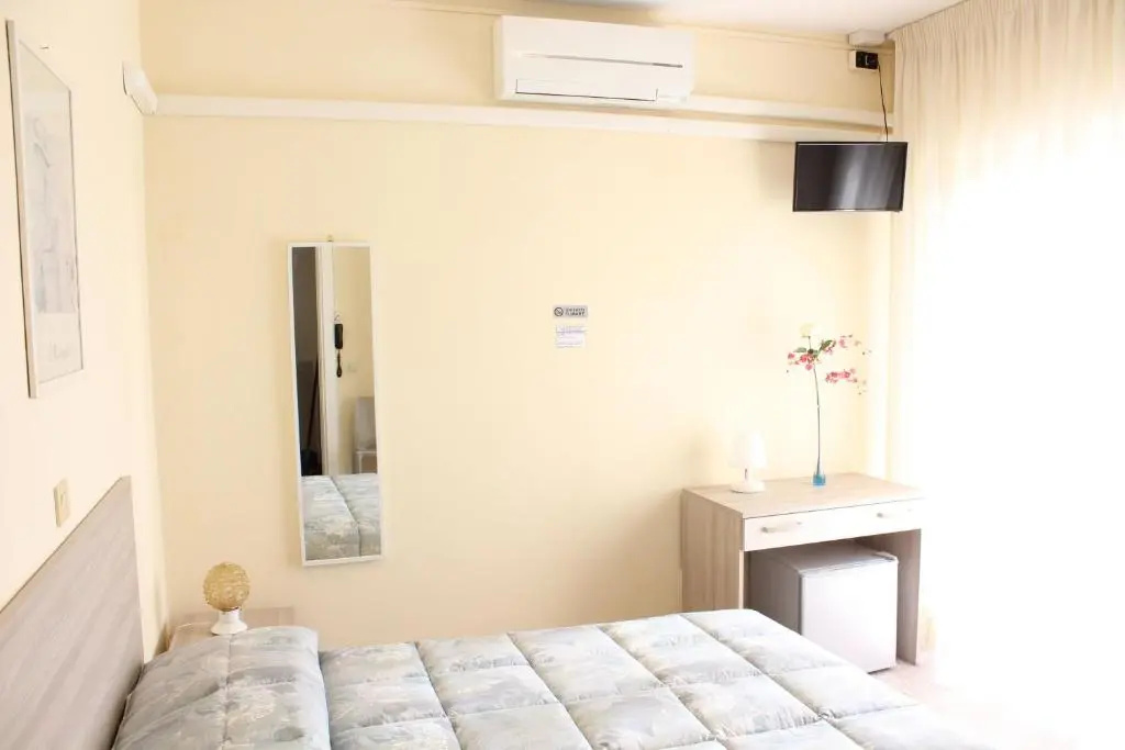 Standard Double room with balcony and with partial sea view (full double bed)