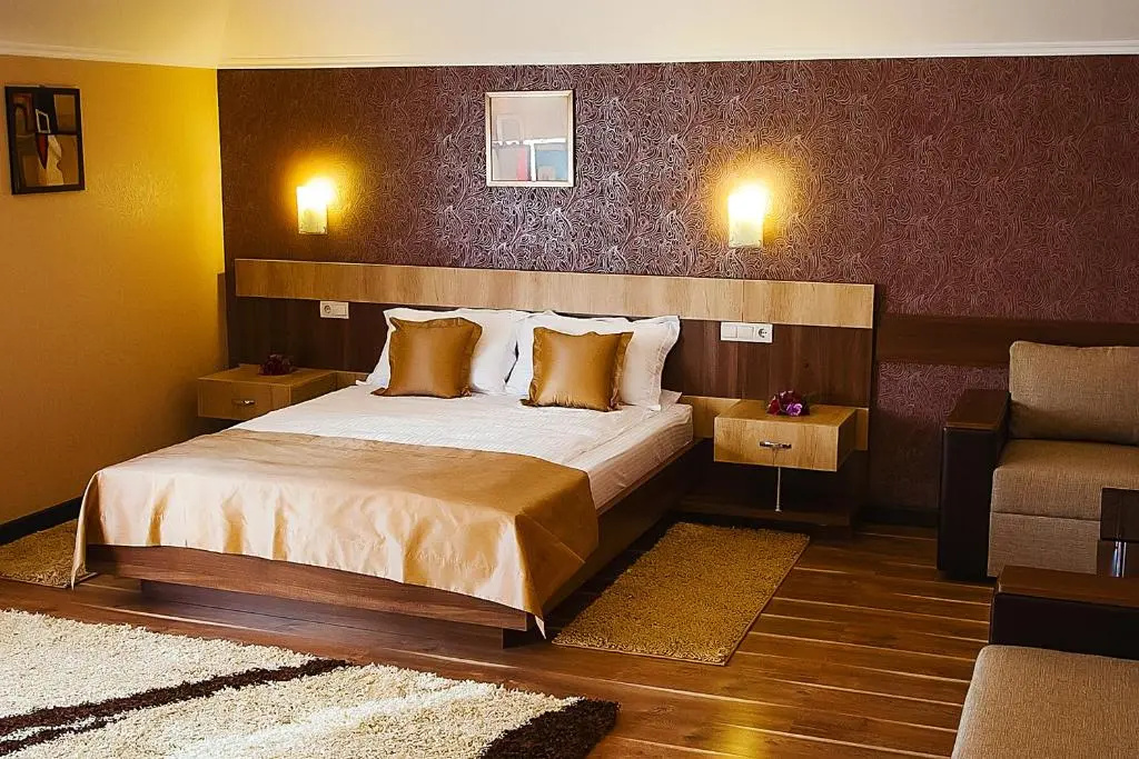 Deluxe Double room (full double bed)