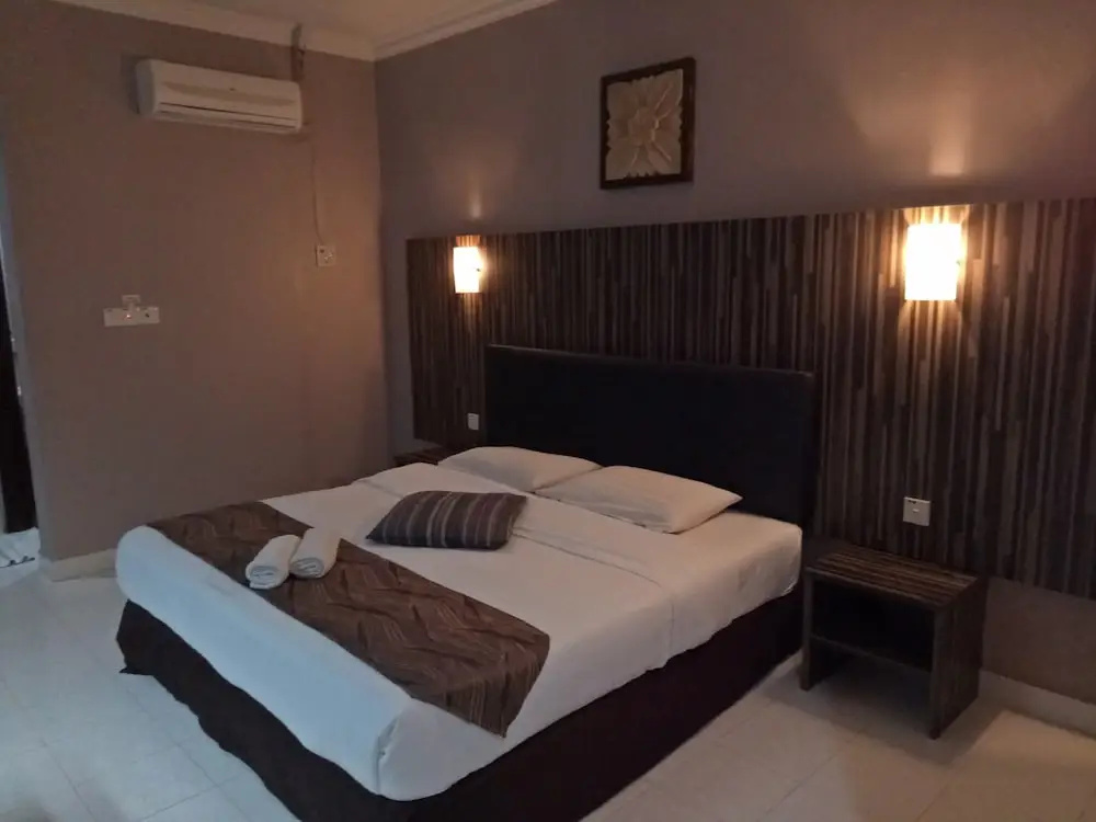 Deluxe Double room (full double bed)