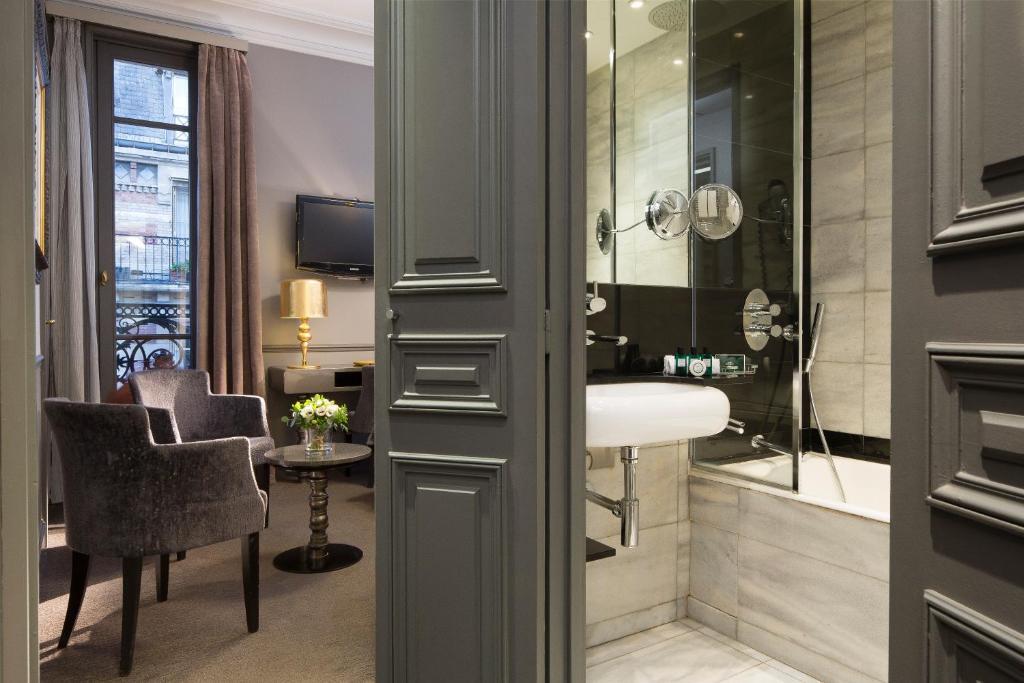 Двухместный номер Superior двуспальная кровать в Hotel Lumen Paris Louvre