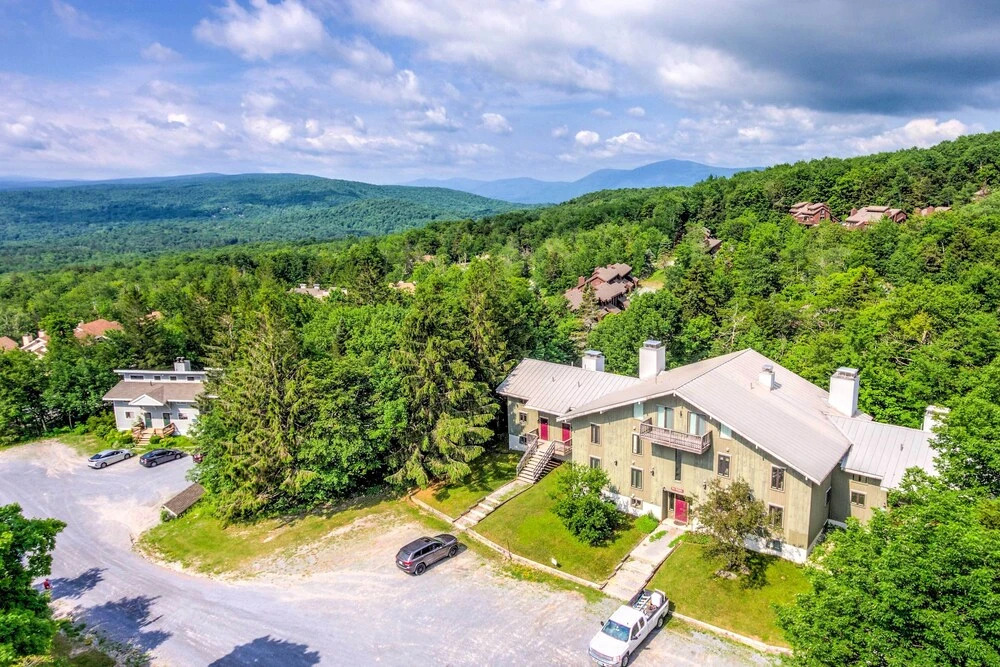 Ski-in/ski-out Peru Condo w/ Fire Pit & Grill! - фото 21