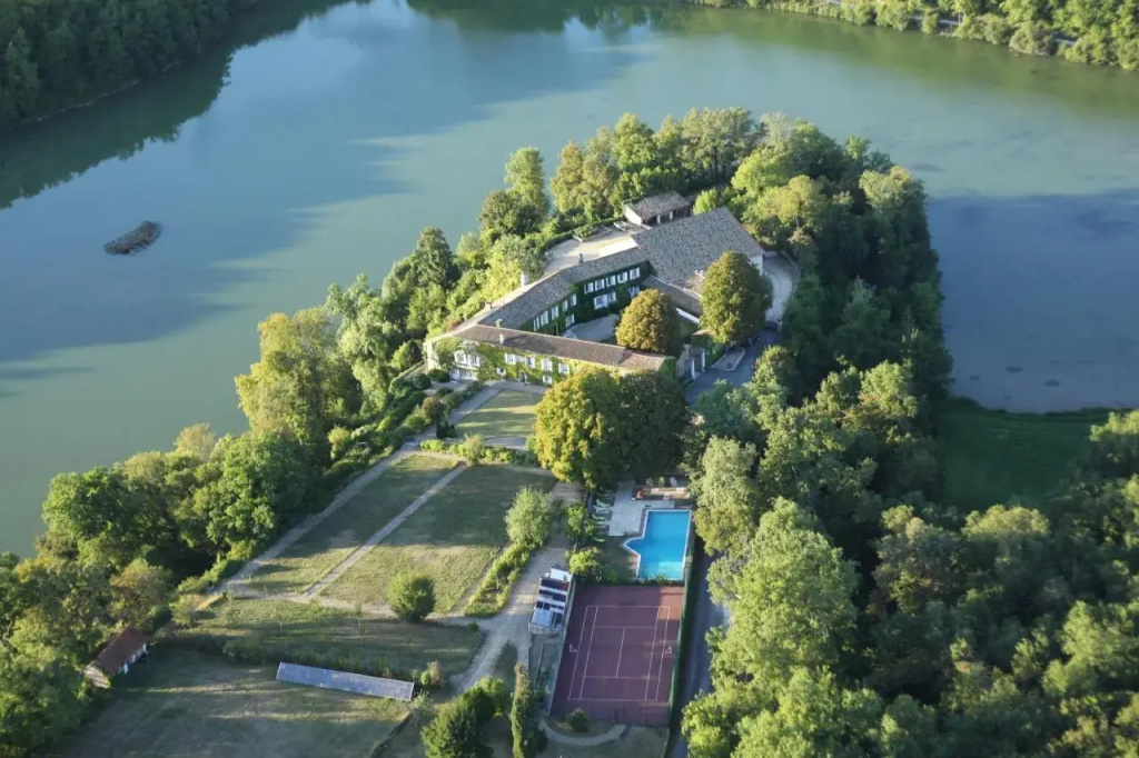 Logis Hôtels Domaine du Châtelard - Général