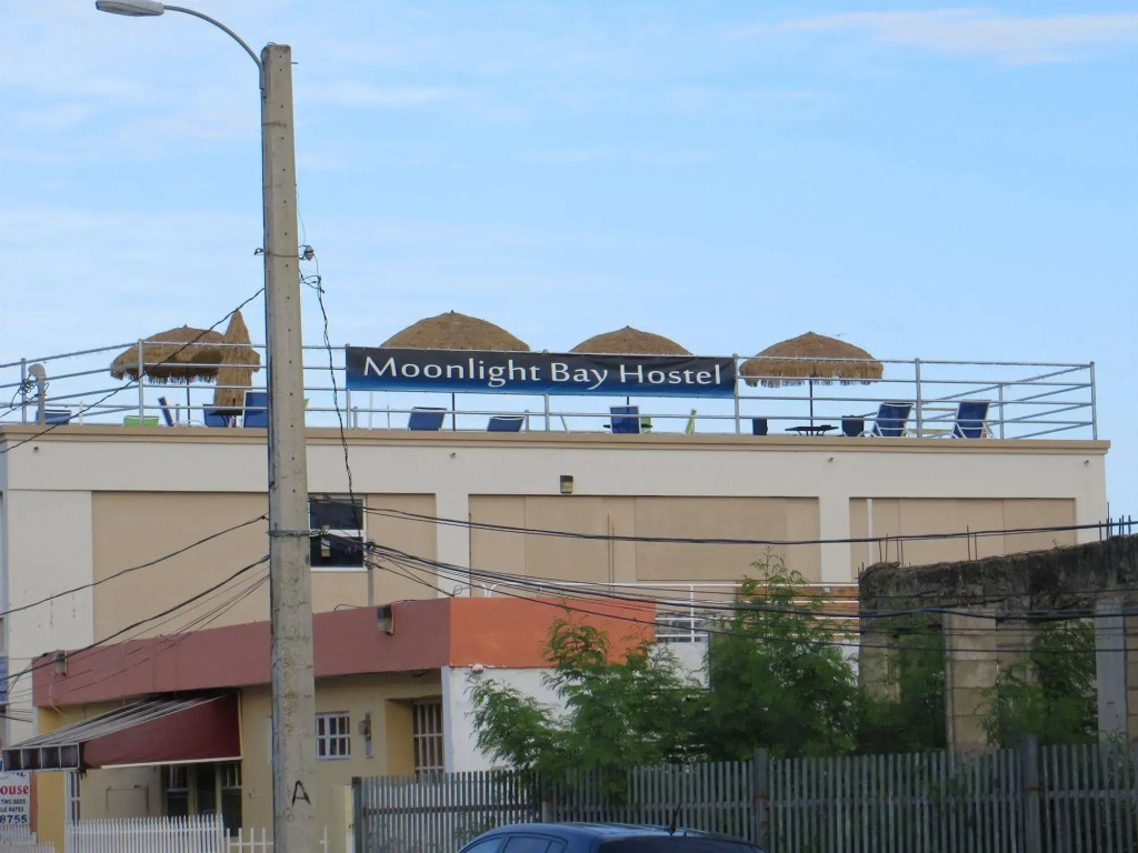 Moonlight Bay Hostel — фото