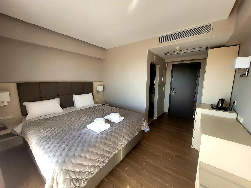 Deluxe Double room (full double bed)