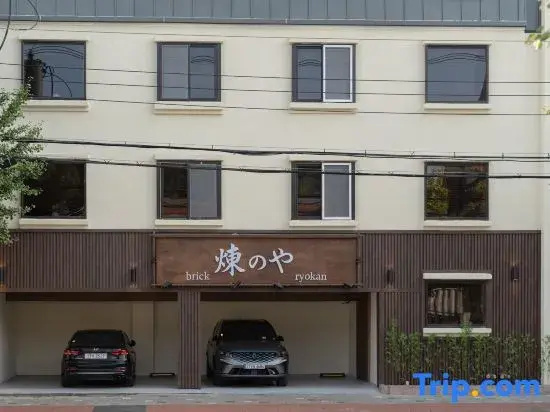 Brick Ryokan, Rennoya