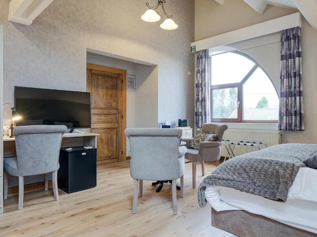 Deluxe Double room (full double bed)