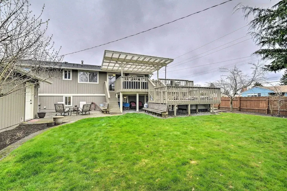 Spacious Tacoma Getaway: 2 Mi to Old Town!
