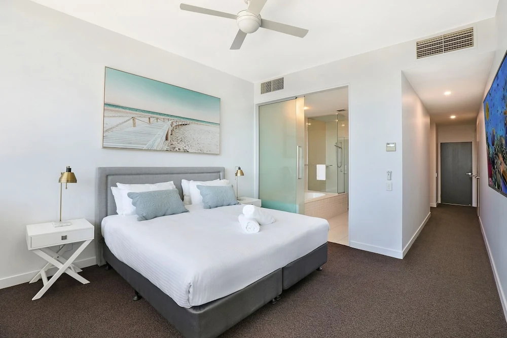 3 Bedrooms Deluxe Suite with balcony