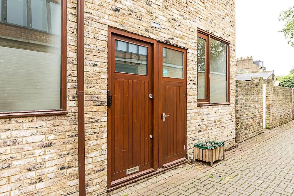 Modern Airy 2-bed Gem in Trendy Stoke Newington