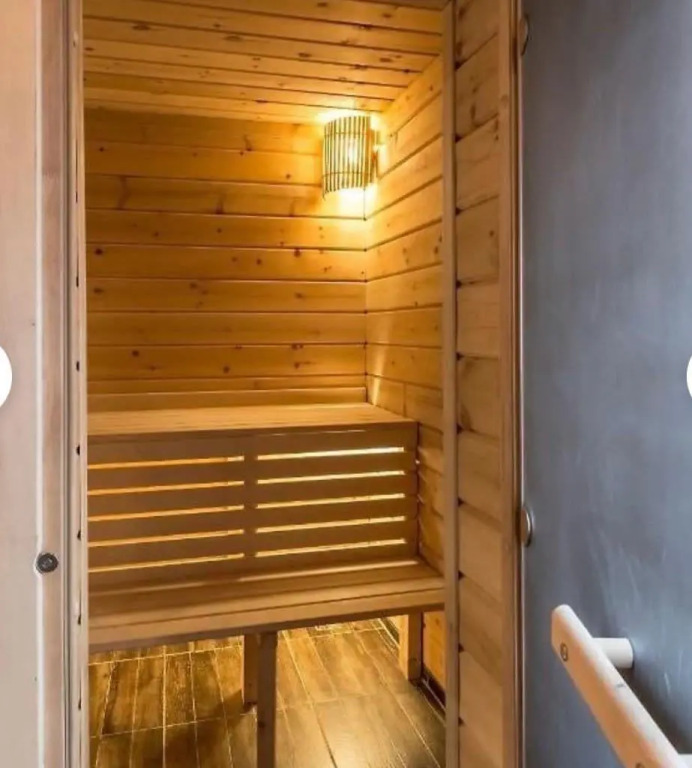 Коттедж с балконом в Flora plus