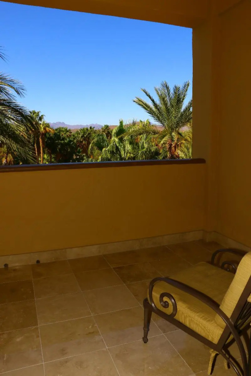 Standard room with mountain view