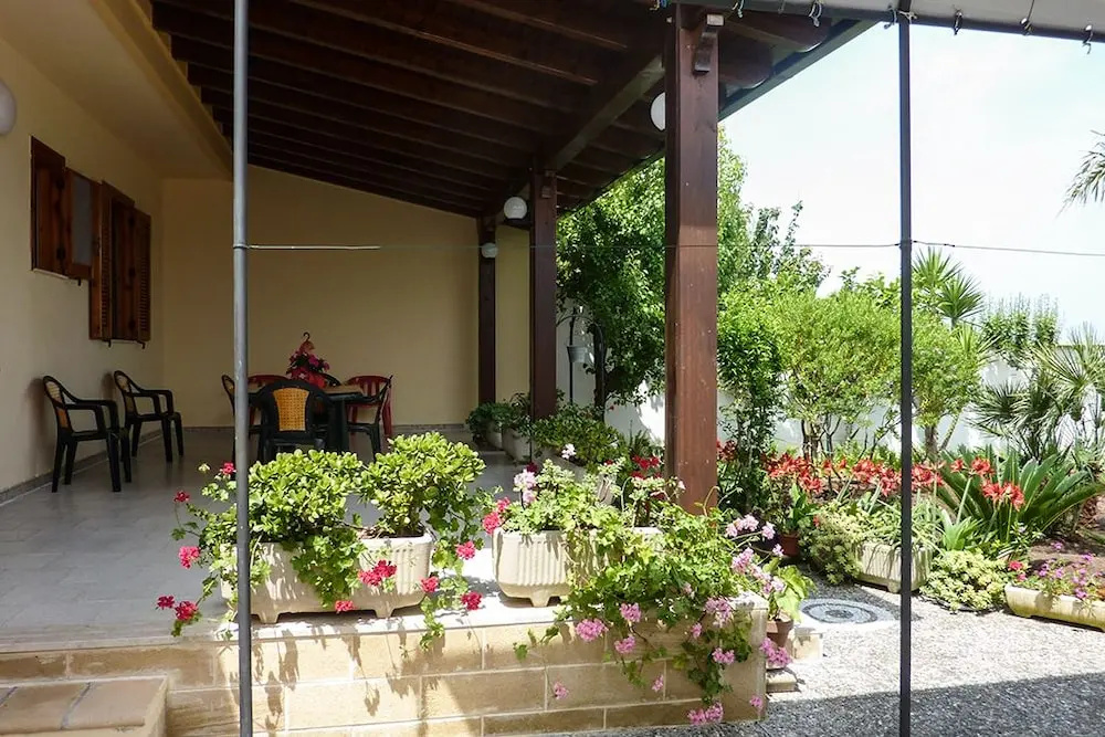 Cottage in Torre Dell'Orso with garden m198