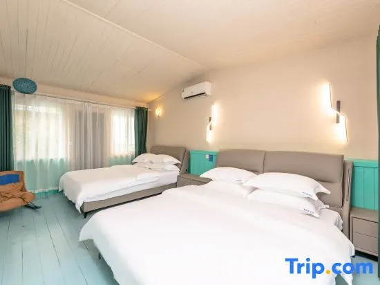Quadruple Family Suite with mountain view