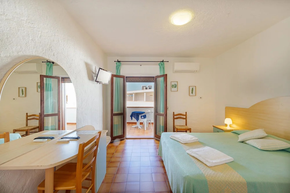 Standard Double room with garden view (full double bed)
