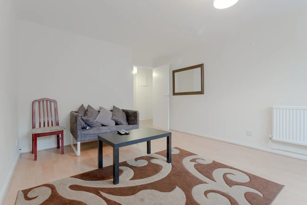 Spacious 2 Bedroom House in Bow