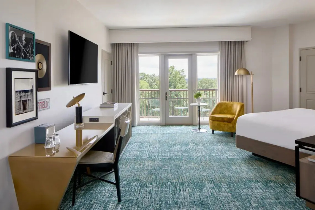 Double Junior Suite with balcony and with river view (full double bed)