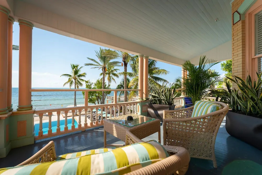 Standard room with balcony and with ocean view