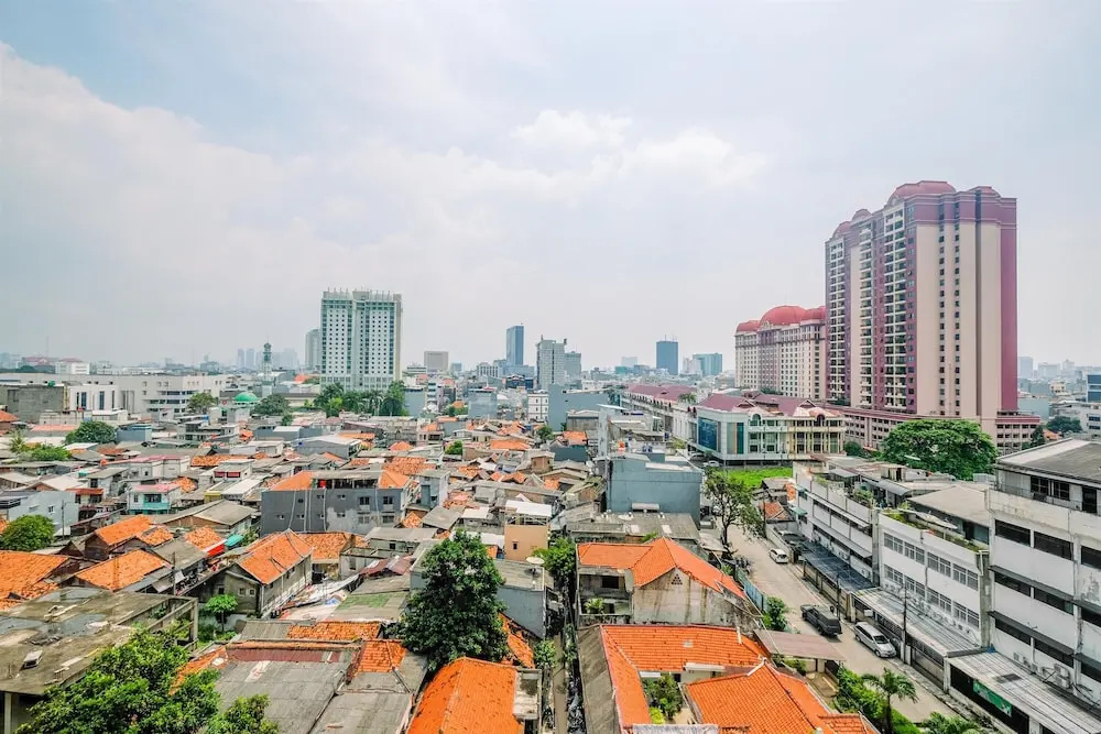 Spacious and Strategic 3Br Kondominium Juanda Apartment