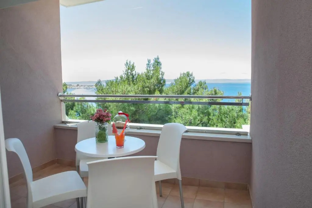 1 Bedroom Apartment with balcony and with sea view