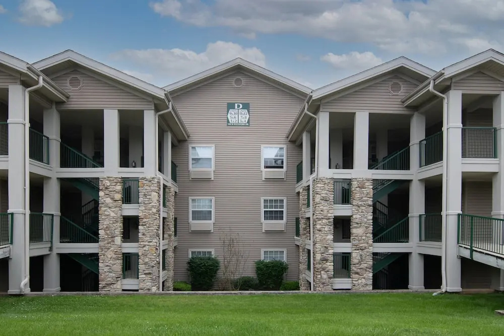 Gorgeous Greens 2 Bedroom Condo by RedAwning