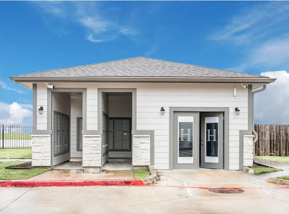 Landing Apartments Houston near Edgewood Village