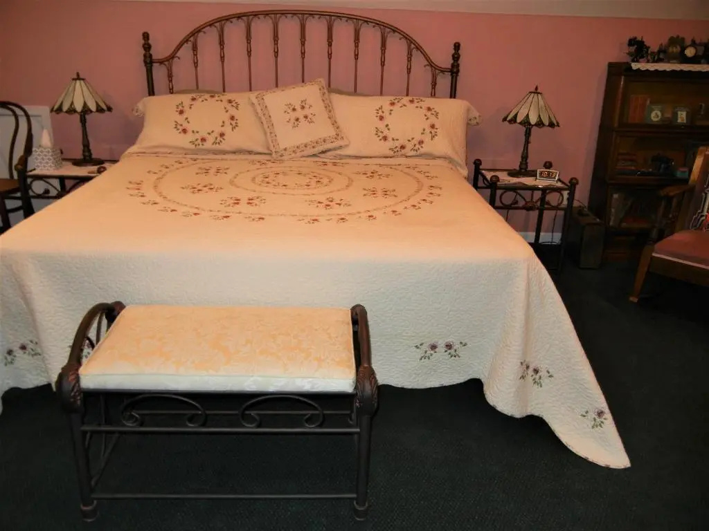 Deluxe Double room (full double bed)