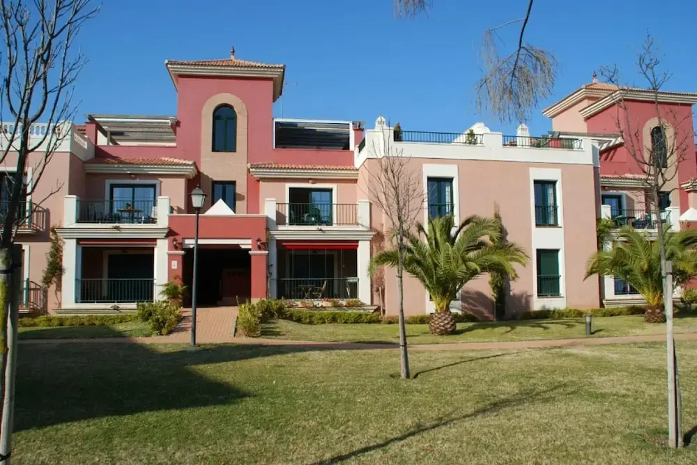 Golfside Stay for 5 Guests