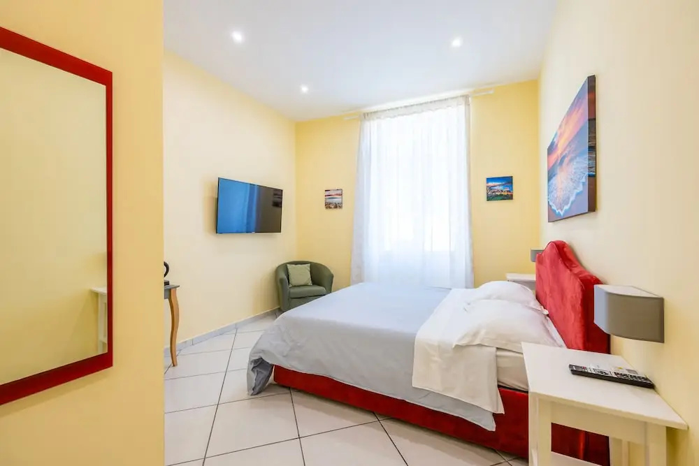 Deluxe Double room with city view (full double bed)