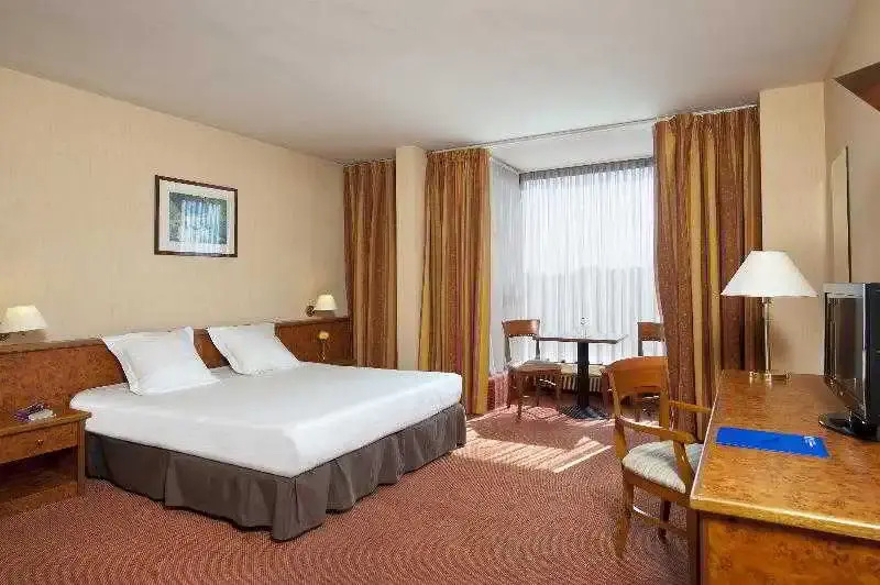 Double room (full double bed)