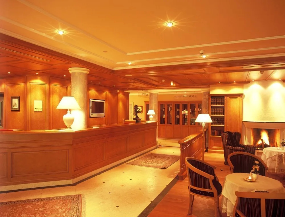Lobby & Reception