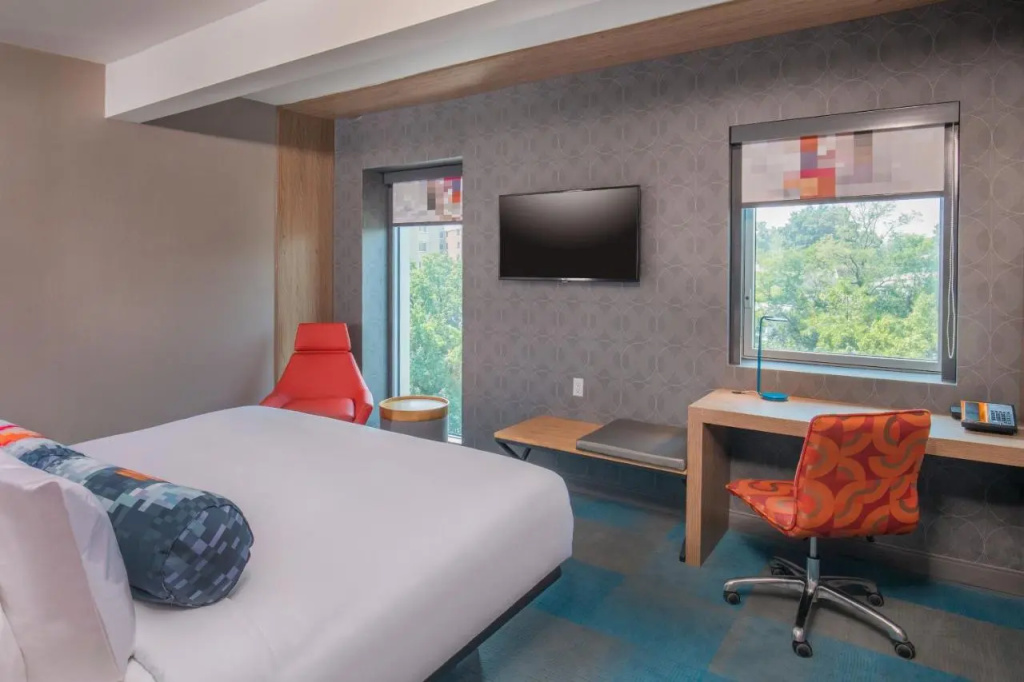 Отель Aloft by Marriott New York LaGuardia Airport в Нью-Йорке